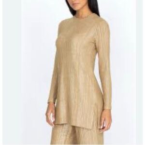 Johnny was gold midnight tunic top size small